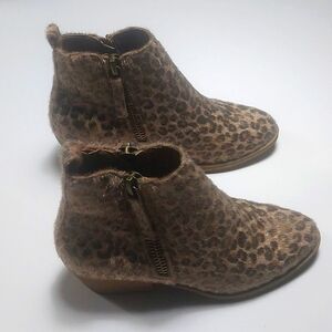 Very G Taupe Devine Leopard Print Bootie Size 8.5M